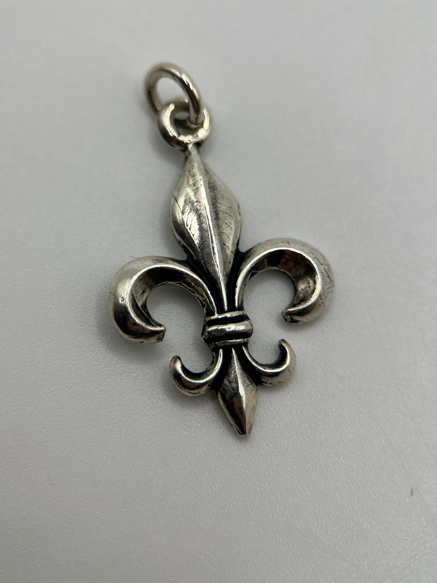 925 Oxidized Silver Fleur de Lis Pendant// 925 Sterling Silver // Silver Fleur De Lise Pendant // French Arms Pendant