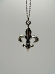 925 Oxidized Silver Fleur de Lis Pendant// 925 Sterling Silver // Silver Fleur De Lise Pendant // French Arms Pendant